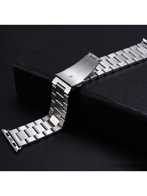 316 Stainless Steel Watch Strap with Lugs Adapters for Apple Watch Series 10 46mm / Ultra 2 Ultra 49mm / 9 8 7 45mm / SE (2023) SE (2022) SE 6 5 4 44mm / 3 2 1 42mm - Silver Color