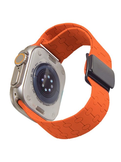 For Apple Watch 10 46mm / Ultra 2 / Ultra 49mm / 9 8 7 45mm / SE (2023) SE (2022) SE 6 5 4 44mm / 3 2 1 42mm Liquid Silicone Strap - Orange