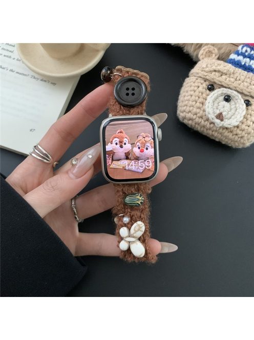 For Apple Watch 10 46mm / Ultra 2 / Ultra 49mm / 9 8 7 45mm / SE (2023) SE (2022) SE 6 5 4 44mm / 3 2 1 42mm Plush Watch Band - Button+Biscuit