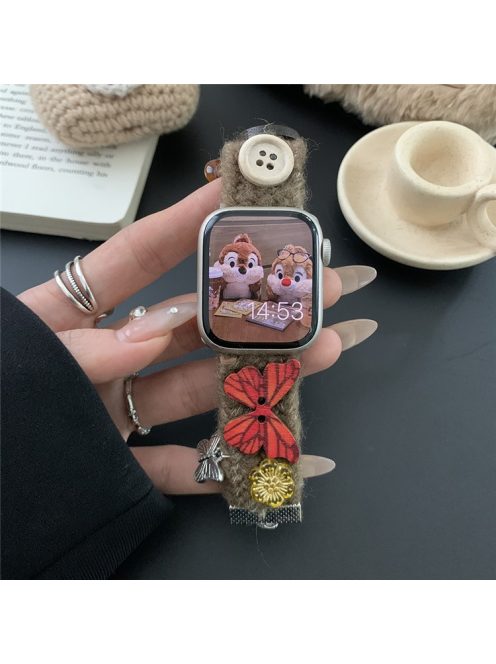 For Apple Watch 10 46mm / Ultra 2 / Ultra 49mm / 9 8 7 45mm / SE (2023) SE (2022) SE 6 5 4 44mm / 3 2 1 42mm Plush Watch Band - Button+Butterfly