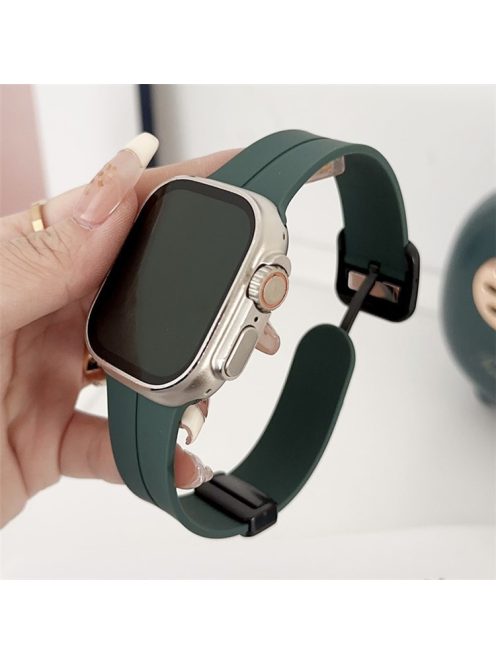 For Apple Watch 10 46mm / Ultra 2 / Ultra 49mm / 9 8 7 45mm / SE (2023) SE (2022) SE 6 5 4 44mm / 3 2 1 42mm Silicone Watch Band - Dark Green