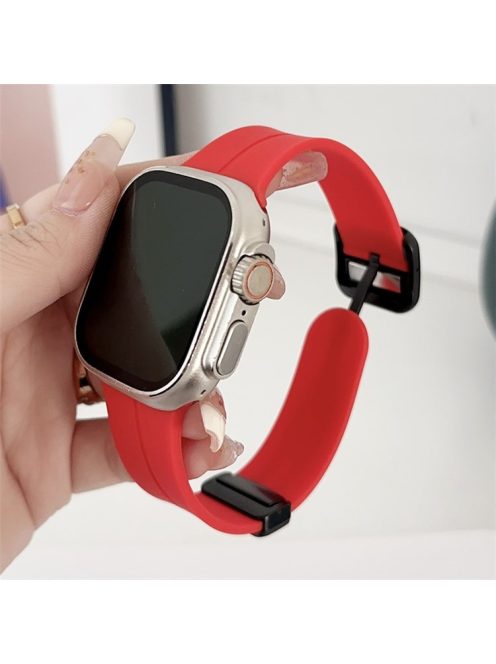 For Apple Watch 10 46mm / Ultra 2 / Ultra 49mm / 9 8 7 45mm / SE (2023) SE (2022) SE 6 5 4 44mm / 3 2 1 42mm Silicone Watch Band - Red