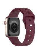 For Apple Watch Series 10 46mm / Ultra 2 Ultra 49mm /  Series 9 8 7 45mm / 6 5 4 SE (2023) SE (2022) SE 44mm / 3 2 1 42mm Football Pattern Watch Band Silicone Watch Strap - Wine Red