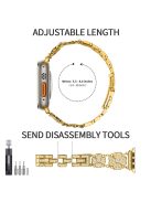 For Apple Watch Series 10 46mm / Ultra 2 Ultra 49mm /  Series 9 8 7 45mm / 6 5 4 SE (2023) SE (2022) SE 44mm / 3 2 1 42mm Watch Band Rhinestone Clover Watch Metal Strap - Gold